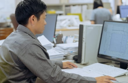 会社に戻り、見積もり作成やメールチェック。